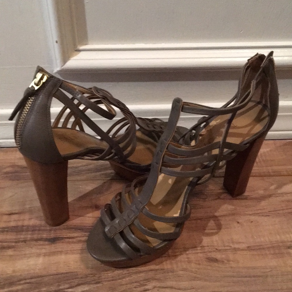 Talbots strapping heels Women 8.5 Grey